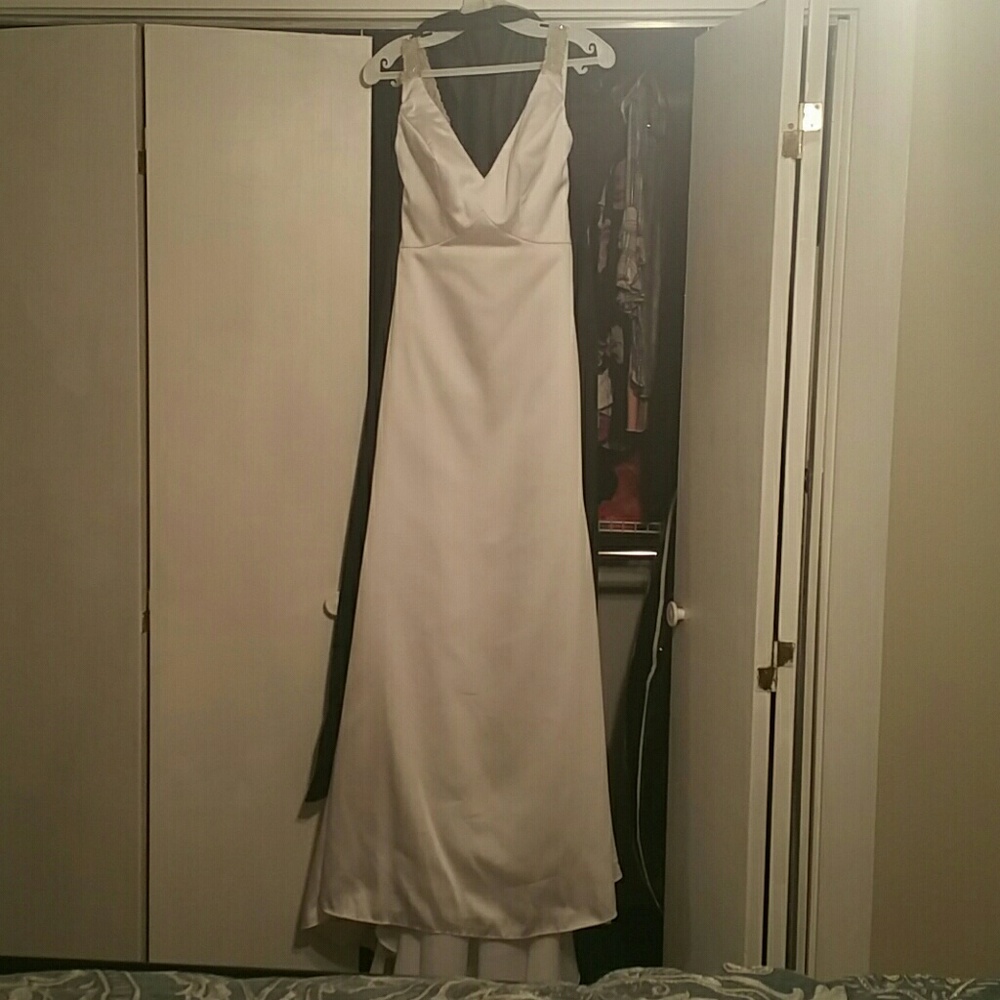 Mary's wedding gown - Picture 1 of 5